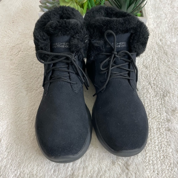Skechers Black Boots with Fur Lining - Picture 2 of 5